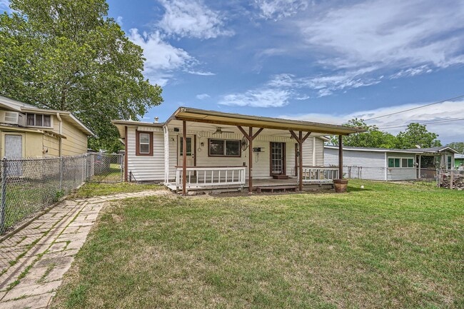Building Photo - Ready for Rent!