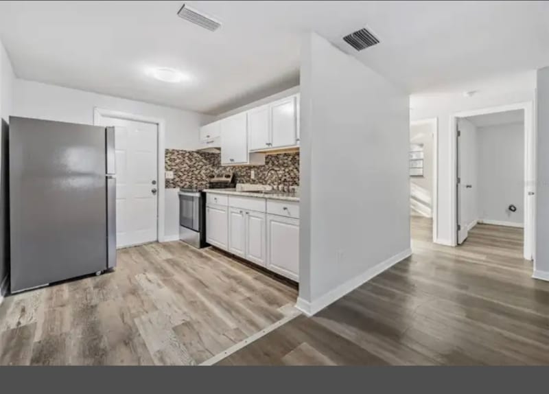 Building Photo - 1707 E Idell St