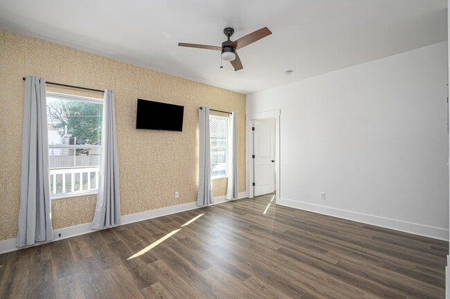 Building Photo - 637 E Anderson St