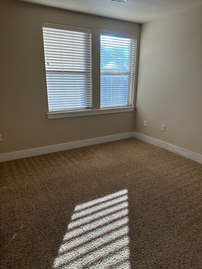 Building Photo - 9965 W Rosecroft Ct