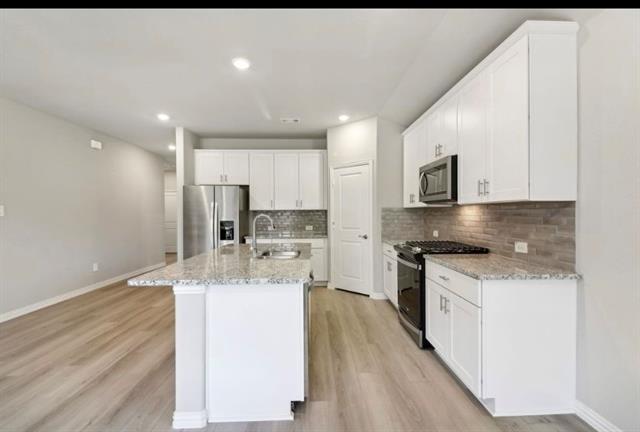 Building Photo - 909 Edgehurst Dr