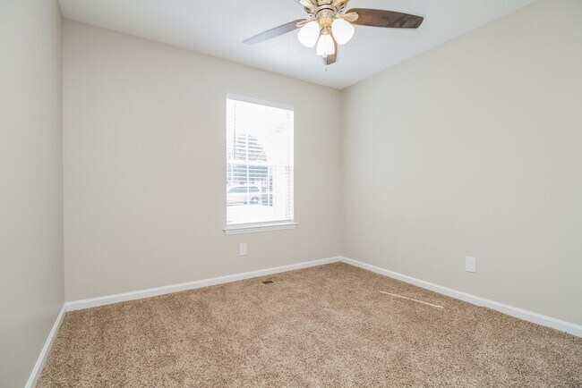 Building Photo - 1318 Knight Dr