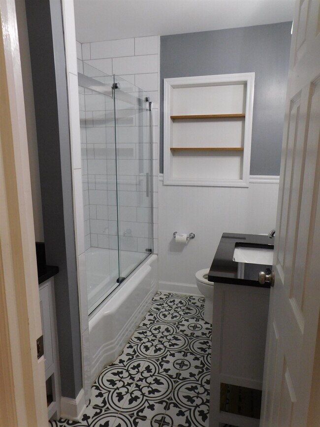 Building Photo - 893 Andrews Dr NW