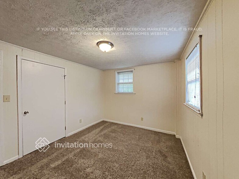 Building Photo - 4657 Cresant Ln