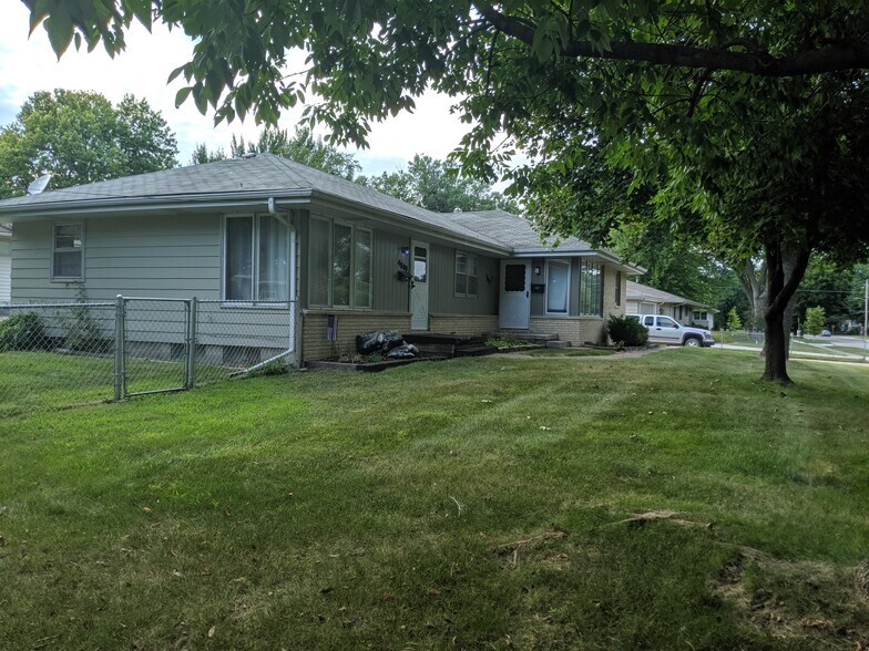 front & side yard - 4800 Lower Beaver Rd