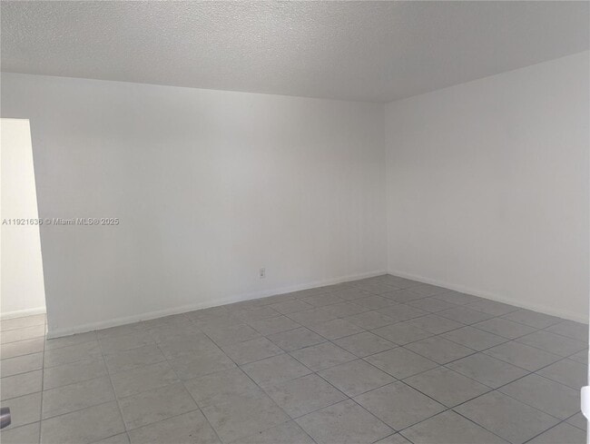 Building Photo - 31 SE 2nd Ave