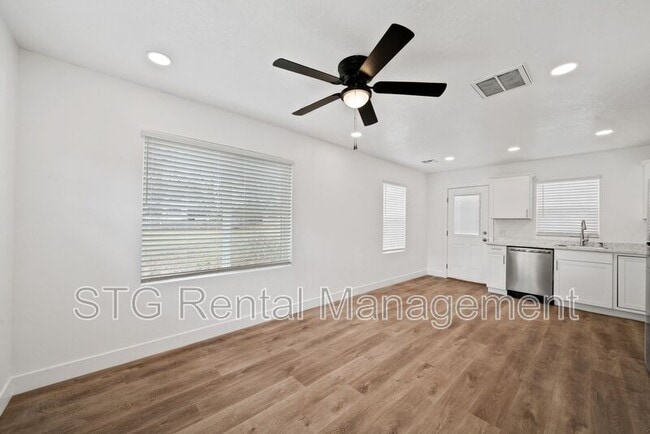 Building Photo - 300 W 100 N