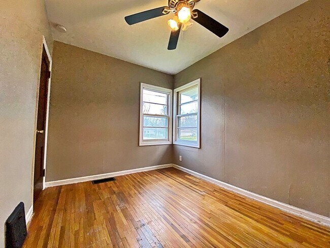 Building Photo - Great 2 bedroom ranch $795