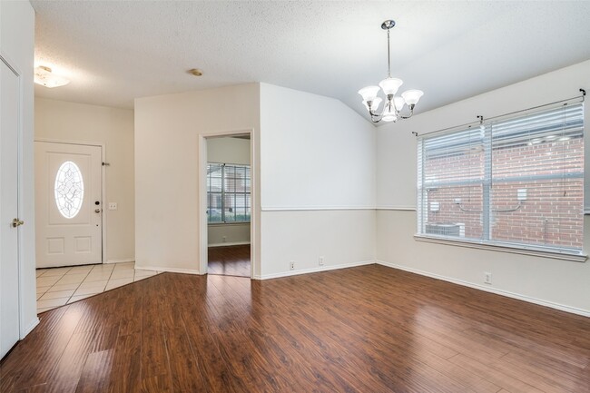 Building Photo - 206 Trenton Dr