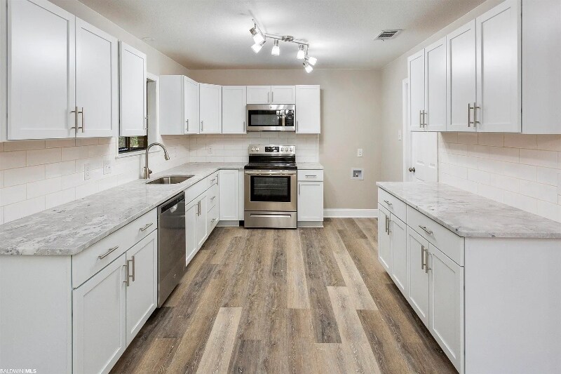 Building Photo - 109 Kingswood Dr