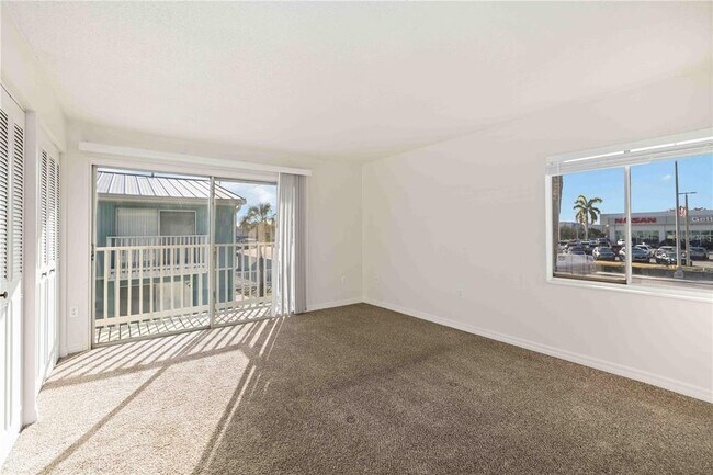 Building Photo - 3569 Bee Ridge Rd