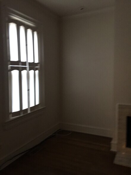 Building Photo - 560 S 3rd St