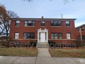 Building Photo - 3016 W Sheridan Ave