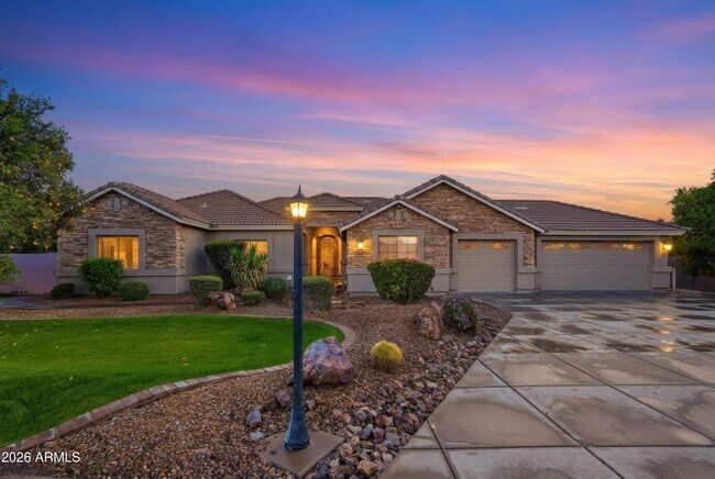 Building Photo - 4335 E Fox Cir