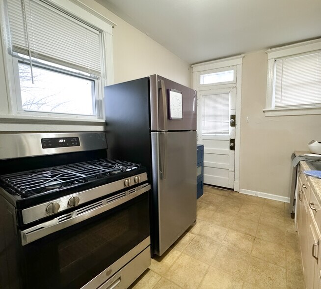 Building Photo - 760 Syracuse Ave