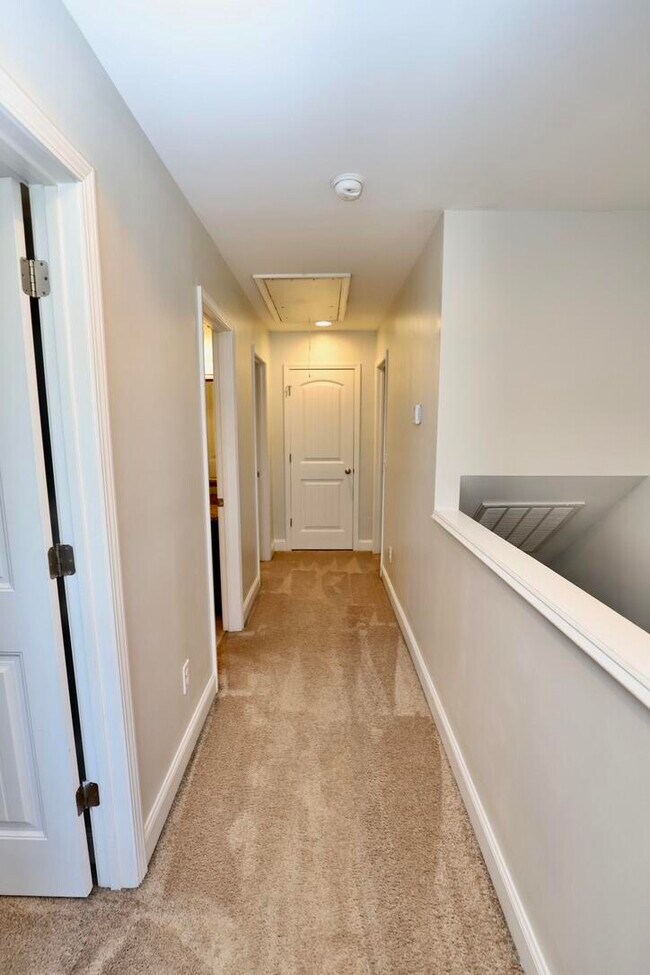 Building Photo - 545 Curlew Cir