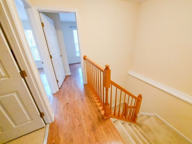 Building Photo - Charming and Updated 3BR/2.5BTH townhome in desirable Germantown, MD