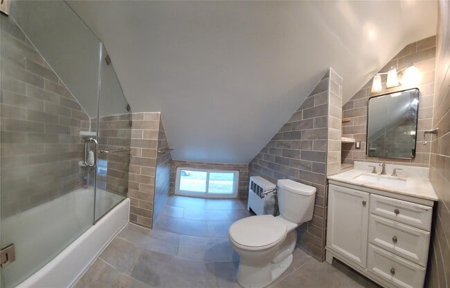 Building Photo - 18 Bamboo Ln