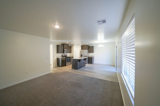 Building Photo - Spacious Townhome for Rent – Prime Location!