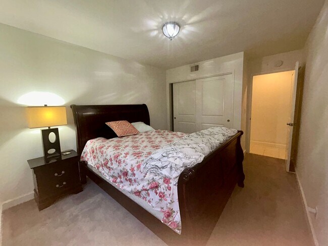 Building Photo - Beautiful Fully Furnished 4Bed/2Bath Home for Rent