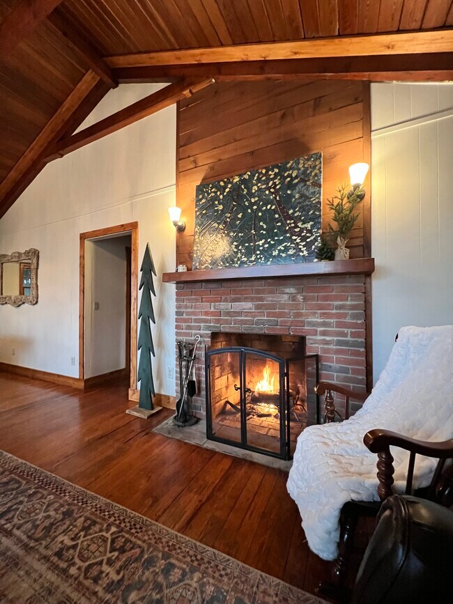 Building Photo - 59 Elm Dr