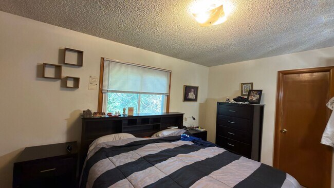 Building Photo - Great Furnished House In Fort Collins with all utilities included