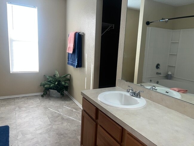 Building Photo - BURLESON 3/2/1 HOME