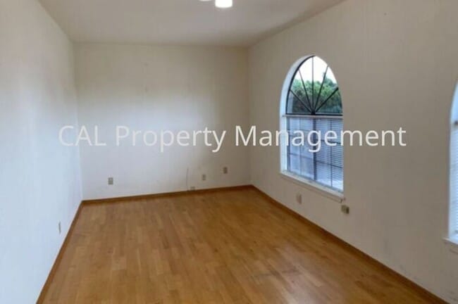 Building Photo - Charming 3 Bedroom in Monterey, CA