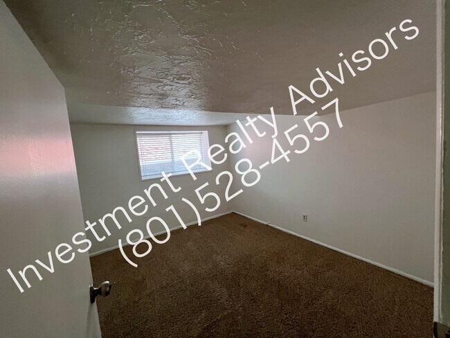 Building Photo - 568 S 900 E