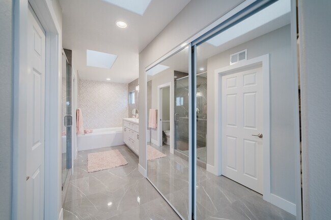 Building Photo - 7528 Navigator Cir