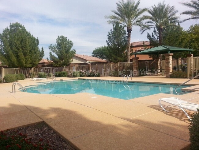 Building Photo - 2644 E Chester Dr