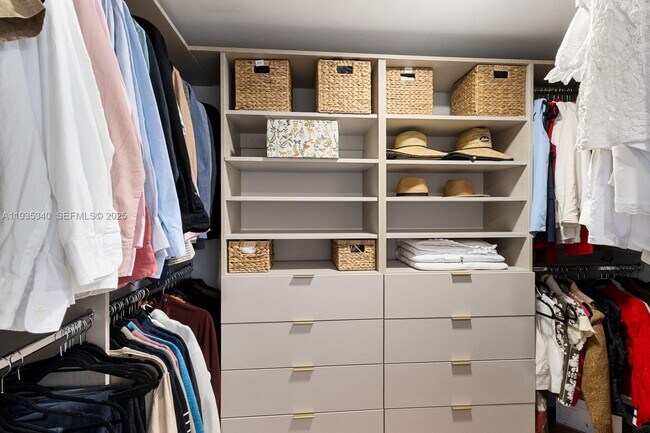 Building Photo - 141 Crandon Blvd