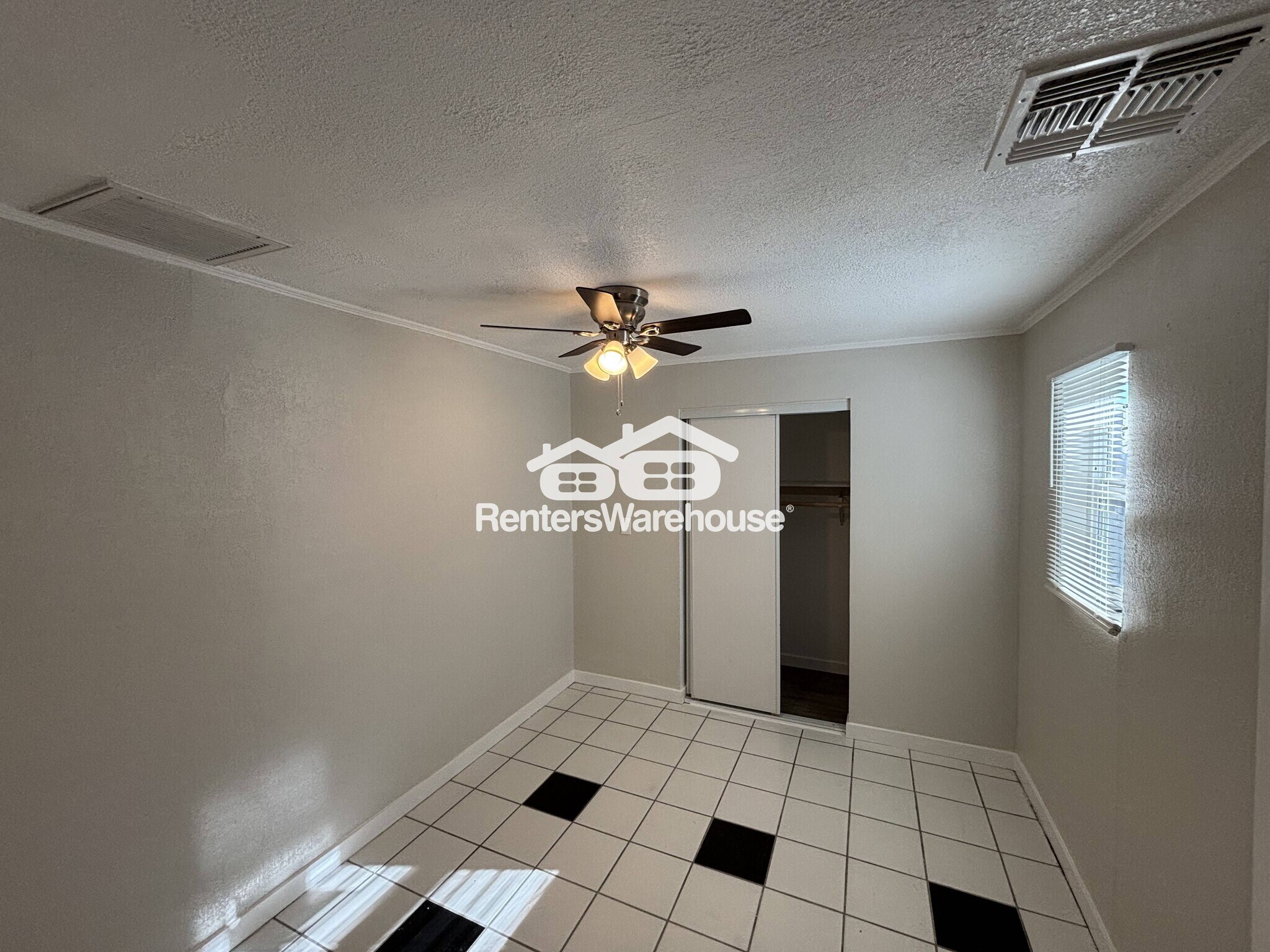 Building Photo - 2818 W Heatherbrae Dr