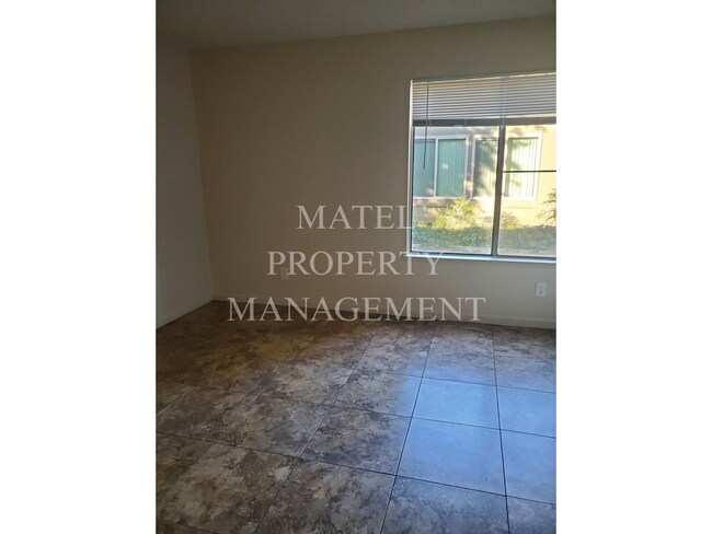 Building Photo - FLO1313