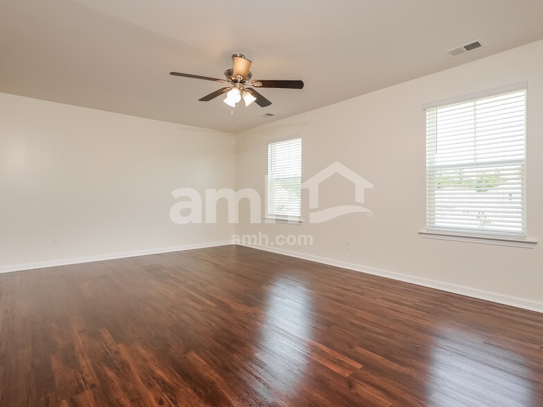 Building Photo - 203 Bushwood Dr