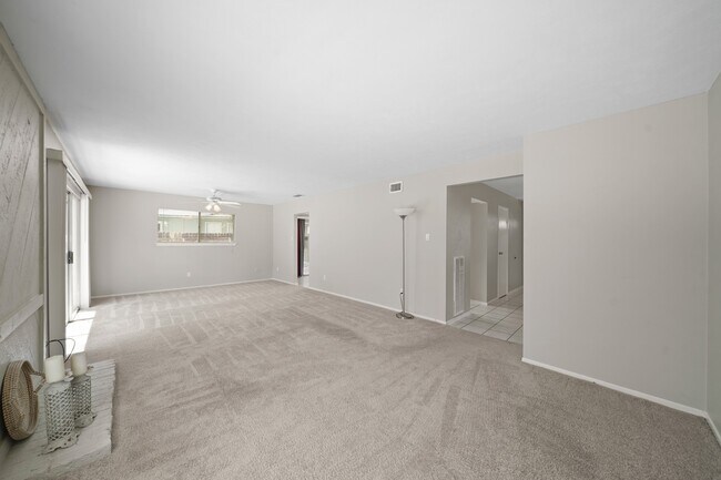 Building Photo - 1714 N Red Cedar Cir
