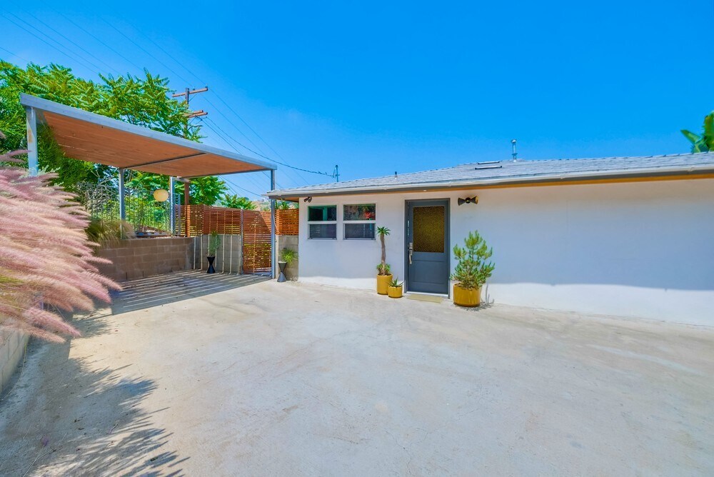 Building Photo - 4523 Tourmaline St