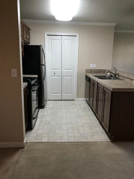 Building Photo - 15054 NW Central Dr