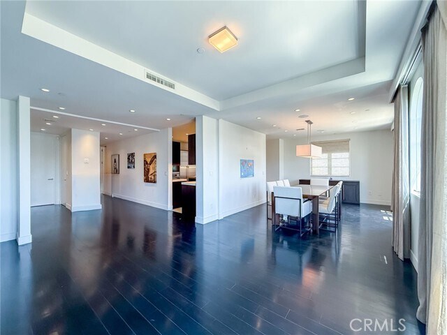 Building Photo - 443 N Palm Dr