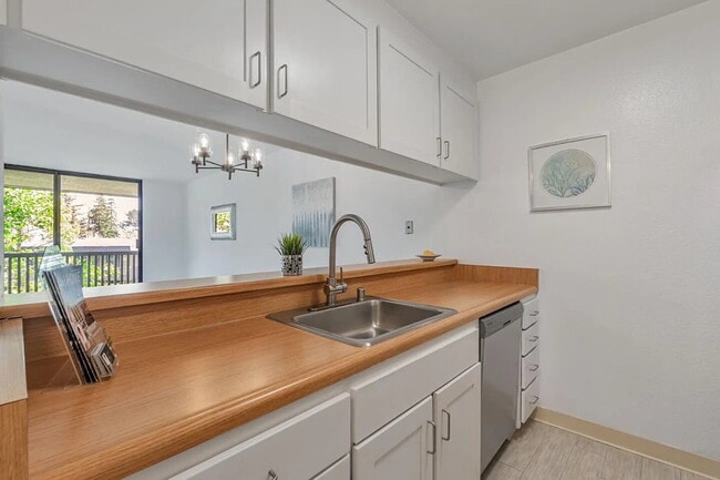 Building Photo - "Spacious 1-Bed Sanctuary with Luxurious F...