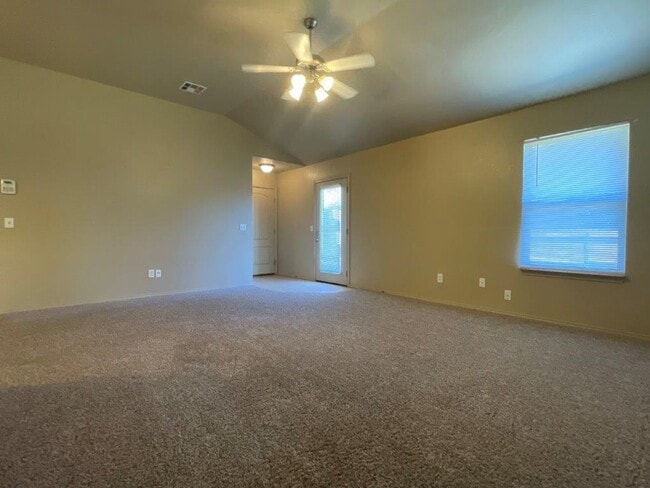 Building Photo - 3631 Vanguard Dr