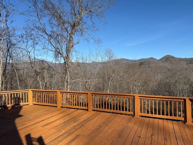 Building Photo - 523 Sundown Dr