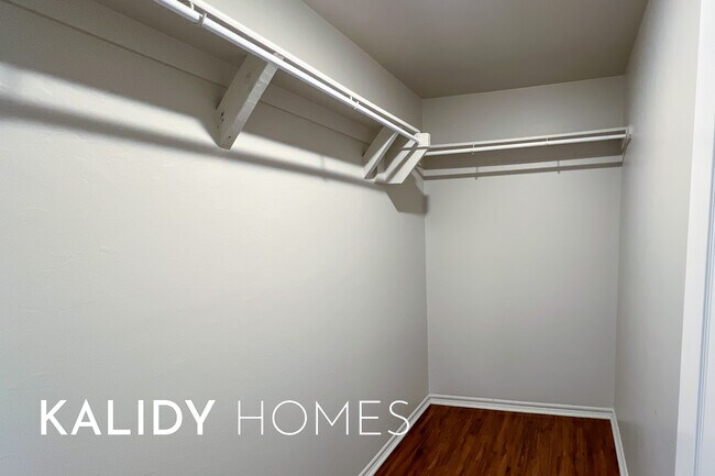 Building Photo - 7806 Bennie Terrace