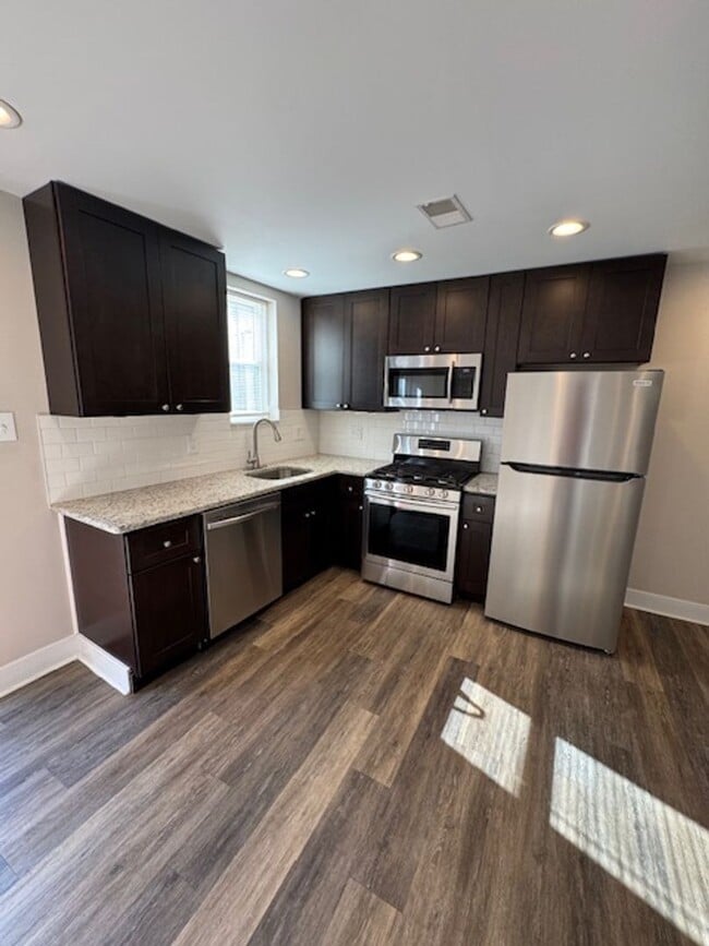 Building Photo - Beauty in Marconi Park West 3 Beds finishe...