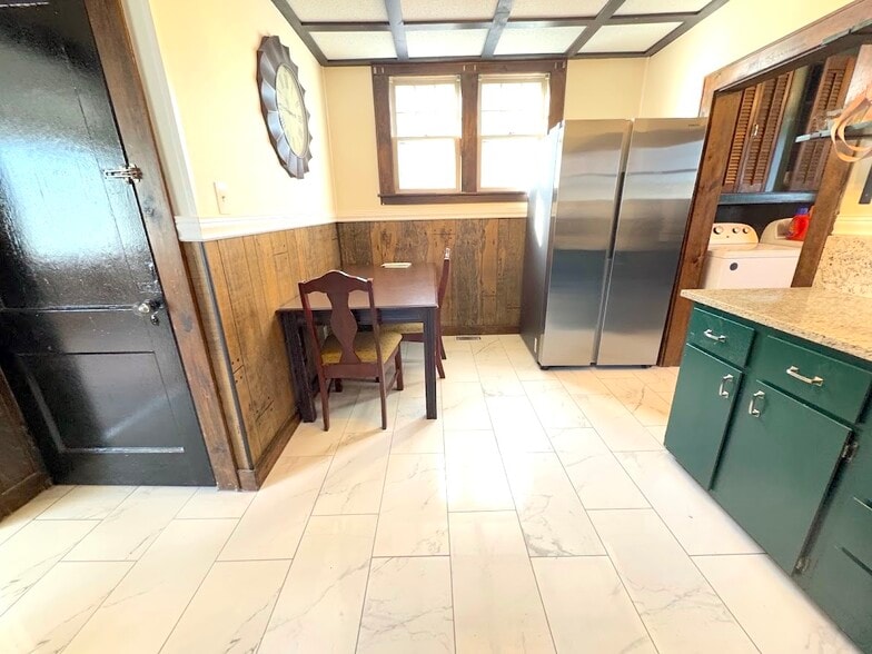 Building Photo - 1209 Windsor Ave