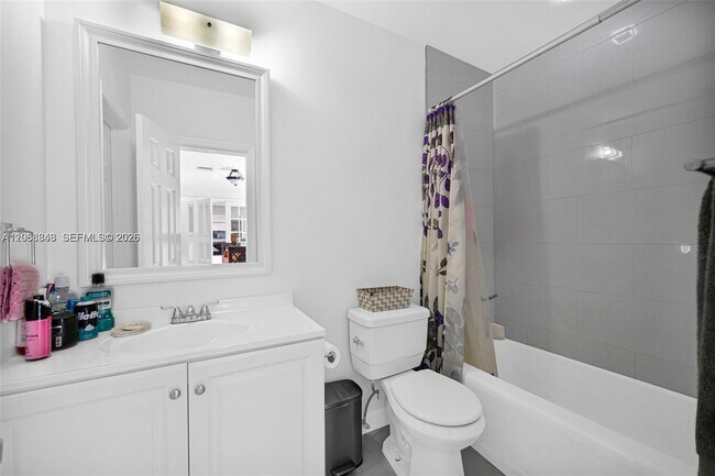 Building Photo - 756 W 53rd St
