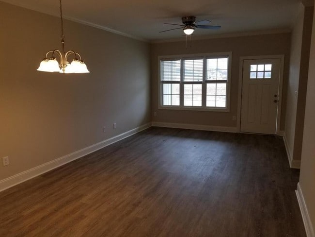 Building Photo - 2305 Brookville Dr