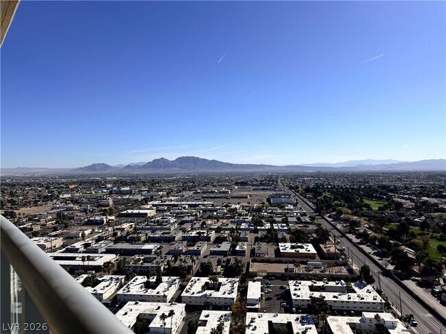 Building Photo - 322 Karen Ave