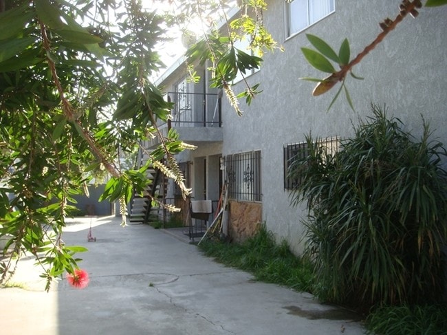 Building Photo - 2283 Lewis Ave