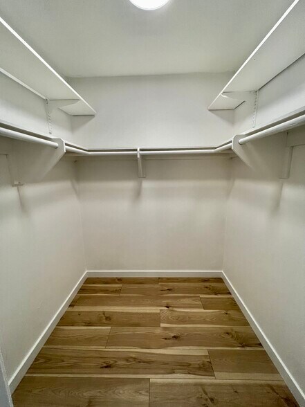 Walk In Closet - 6467 Kanan Dume Rd